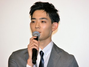 『君と100回目の恋』初日舞台挨拶に登壇した竜星涼