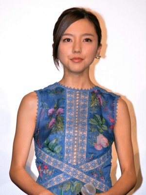 『君と100回目の恋』初日舞台挨拶に登壇した真野恵里菜