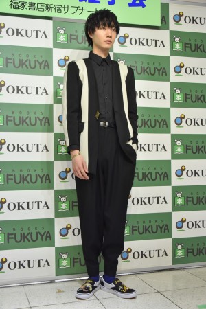 「桜田通 2017.4→2018.3 SO REALカレンダー」発売記念握手会を行った桜田通