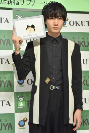 「桜田通 2017.4→2018.3 SO REALカレンダー」発売記念握手会を行った桜田通