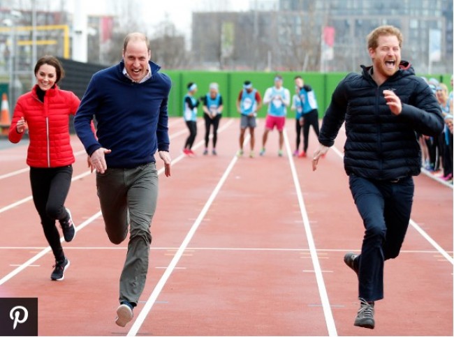 ​キャサリン妃、ウィリアム王子＆ヘンリー王子と笑顔で50メートル走