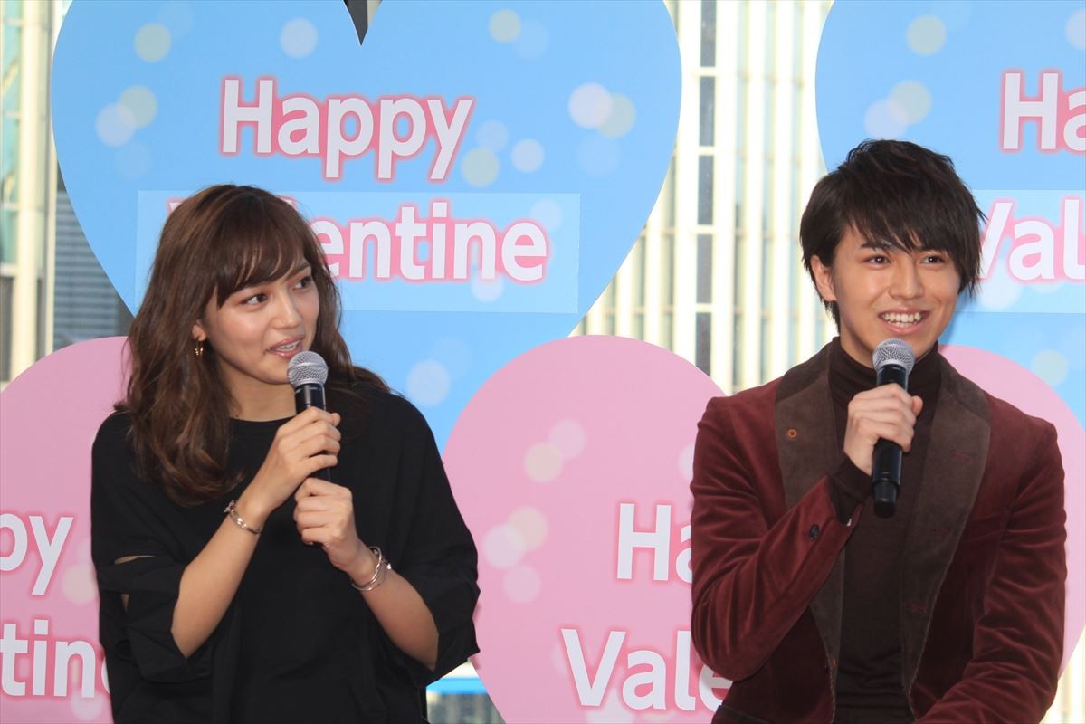 川口春奈、スキマスイッチから生歌プレゼントに感涙  22歳バースデーサプライズ