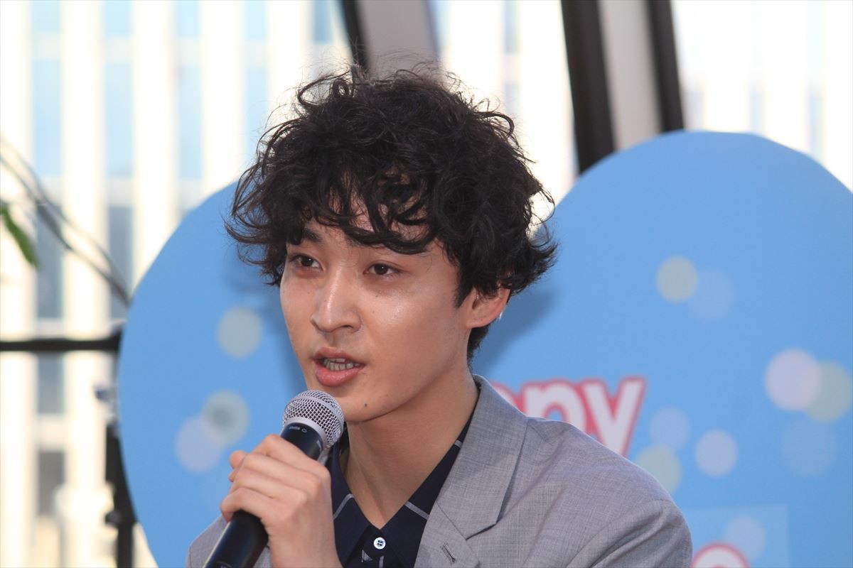 川口春奈、スキマスイッチから生歌プレゼントに感涙  22歳バースデーサプライズ