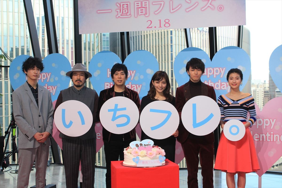 川口春奈、スキマスイッチから生歌プレゼントに感涙  22歳バースデーサプライズ