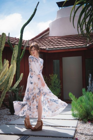 白石麻衣写真集『パスポート』（講談社）撮影／中村和孝