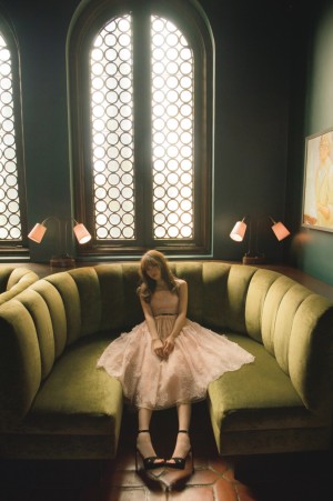 白石麻衣写真集『パスポート』（講談社）撮影／中村和孝