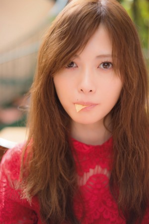 白石麻衣写真集『パスポート』（講談社）撮影／中村和孝