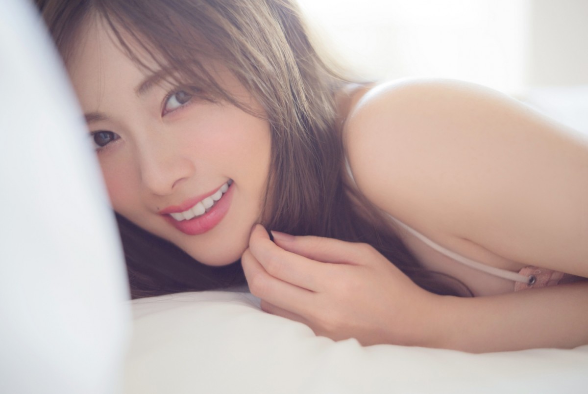 乃木坂46白石麻衣、2nd写真集の出来栄えに「1兆点」　卒業については否定