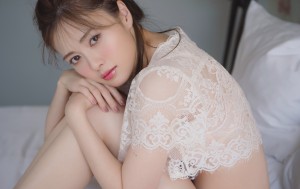 白石麻衣写真集『パスポート』（講談社）撮影／中村和孝