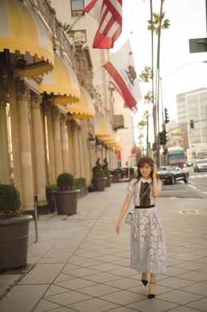 白石麻衣写真集『パスポート』（講談社）撮影／中村和孝