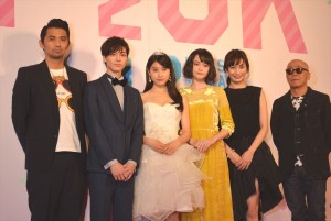 『PとJK』完成披露パーティーに出席した、土屋太鳳、高杉真宙、玉城ティナ、村上淳、大政絢、廣木隆一監督