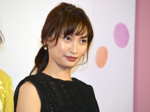 『PとJK』完成披露パーティーに出席した、大政絢