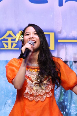 『モアナと伝説の海』監督来日イベントに出席した、屋比久知奈