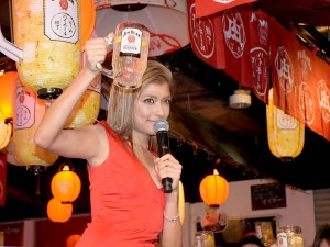 ローラ、「渋谷ビームハイボール横丁」オープン発表会に出席