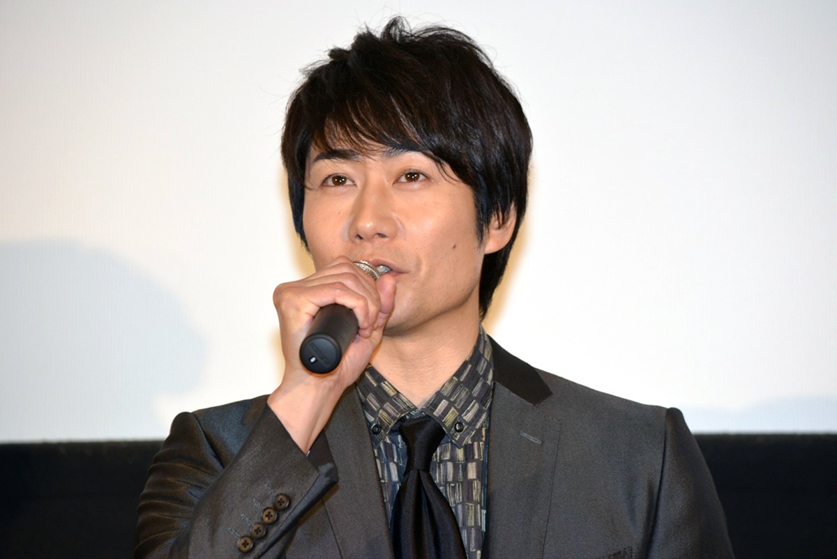 川口春奈「嘘のない賢人さんが大好き」　山崎賢人とがっちり固い握手