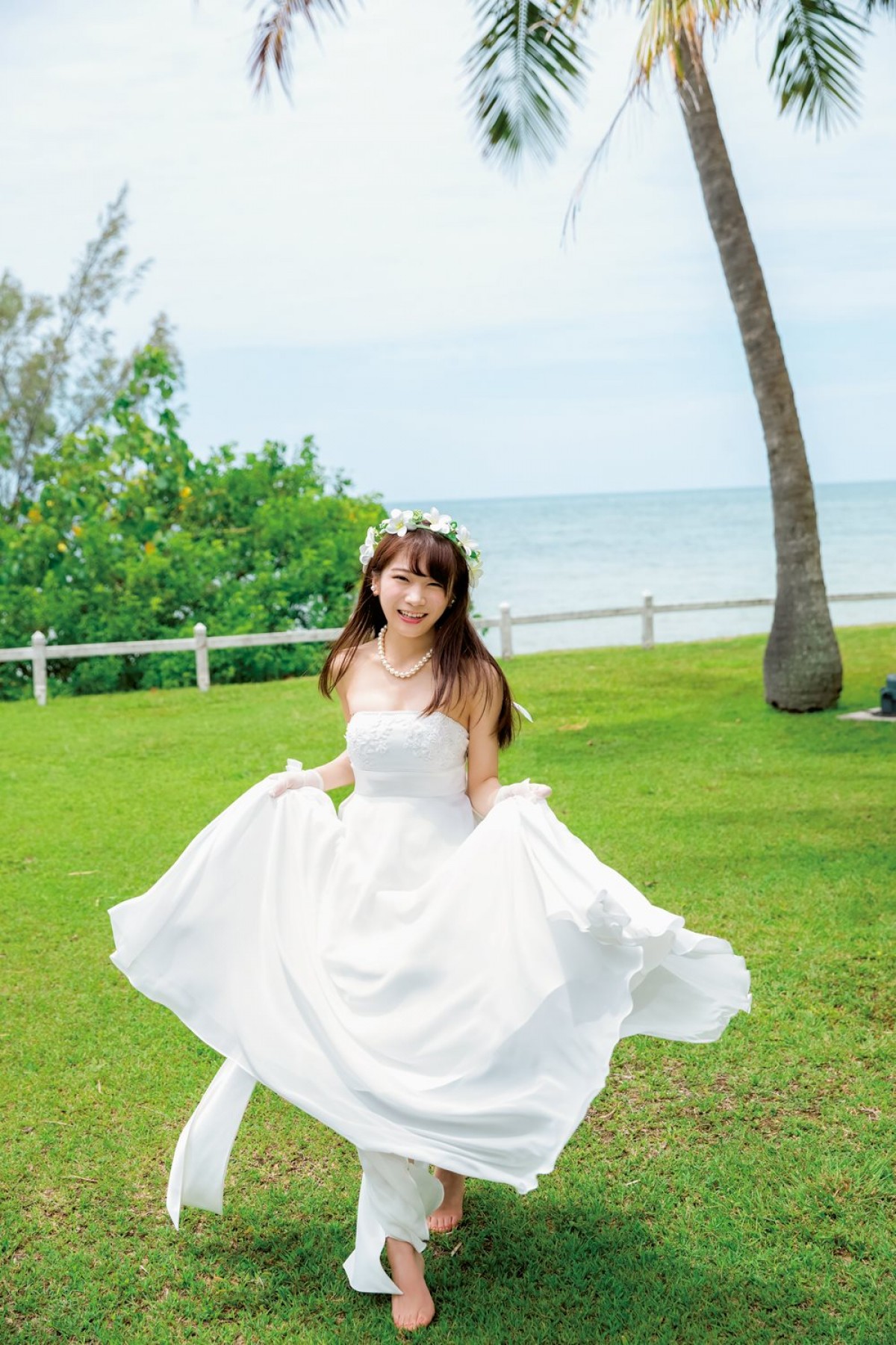 乃木坂46・秋元真夏、1st写真集『真夏の気圧配置』誌面カット先行公開！