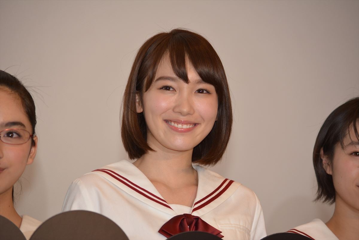 飯豊まりえ、W主演・清水富美加の不在に涙浮かべる「富美加ちゃんの人柄が好き」