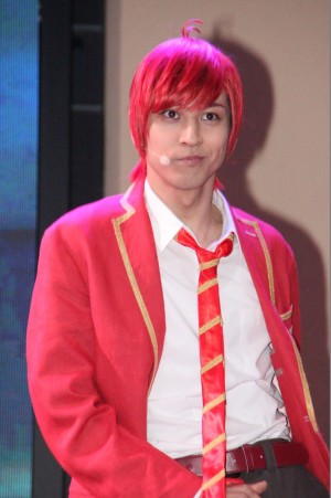 舞台『おそ松さん』劇中歌CDリリース記念イベントに登壇した井澤勇貴（F6おそ松役）