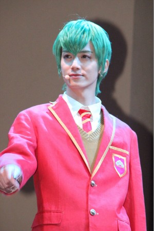 舞台『おそ松さん』劇中歌CDリリース記念イベントに登壇した小野健斗（F6チョロ松役）