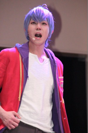 舞台『おそ松さん』劇中歌CDリリース記念イベントに登壇した、安里勇哉（F6一松役）