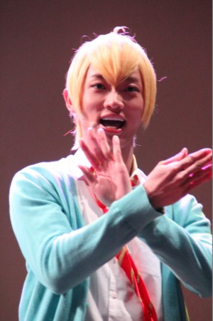 舞台『おそ松さん』劇中歌CDリリース記念イベントに登壇した和合真一（F6十四松役）