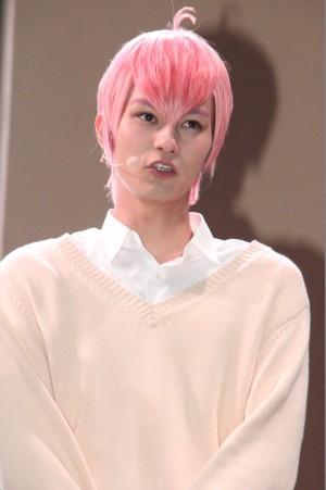 舞台『おそ松さん』劇中歌CDリリース記念イベントに登壇した中山優貴（F6トド松役）