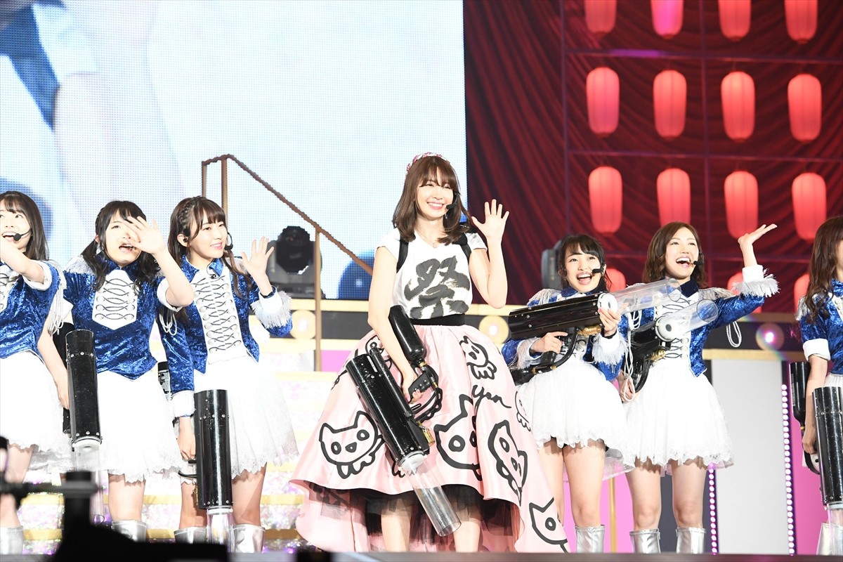 小嶋陽菜卒業ライブ「こじまつり」前夜祭　高橋愛参加でモー娘。楽曲を披露
