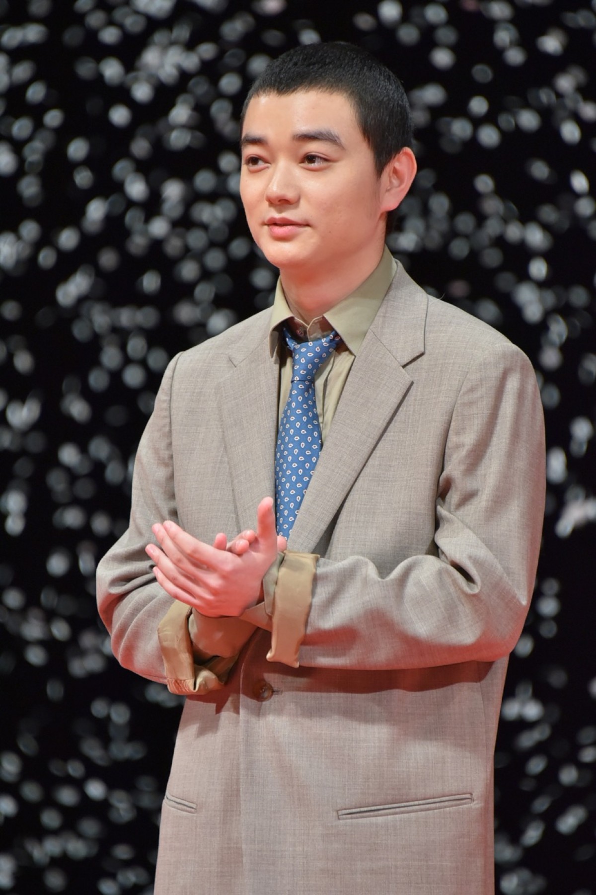 神木隆之介、『3月のライオン』対局中に甘い物忍ばす　共演者にバラされ照れる