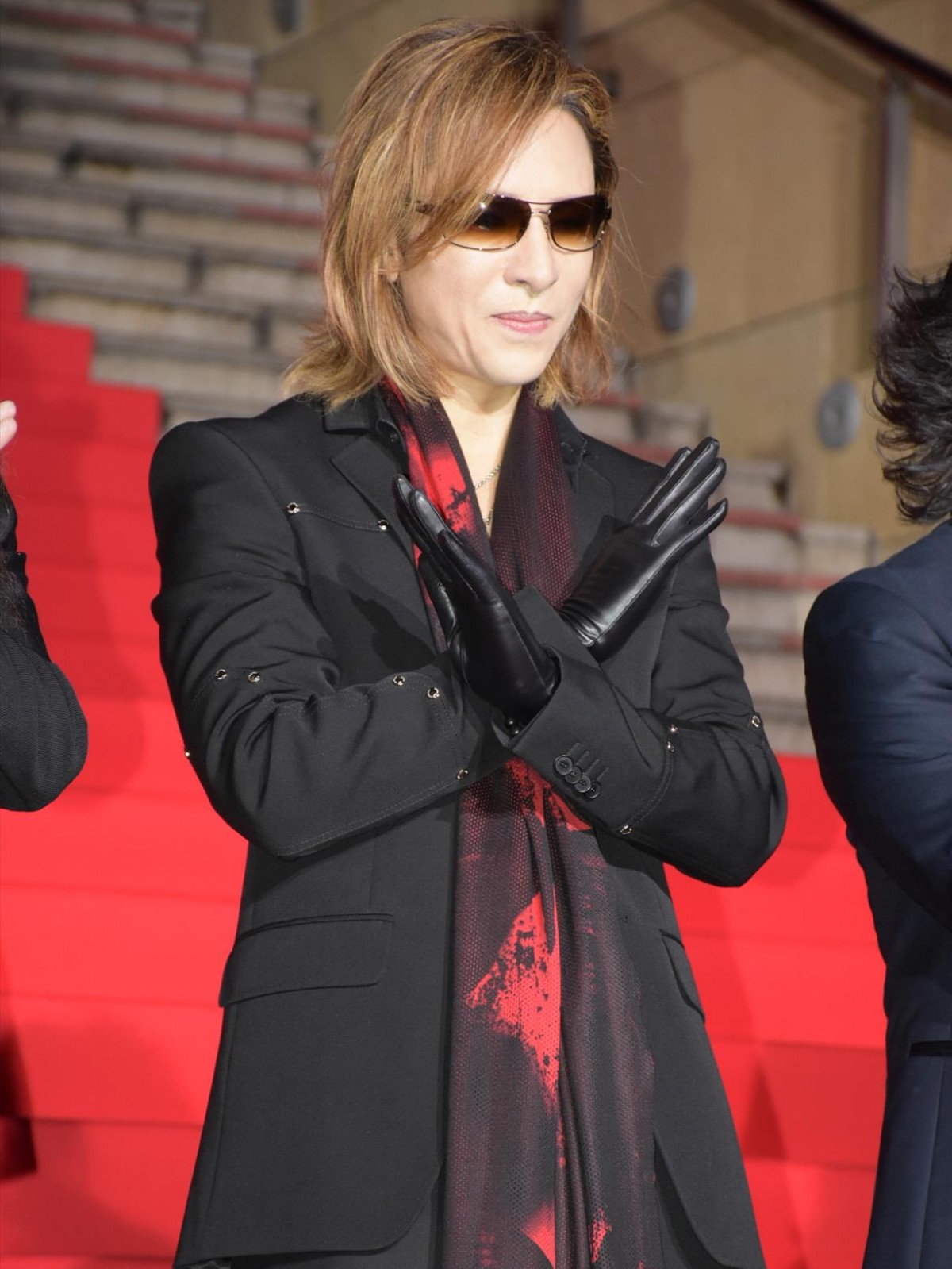 男泣きのYOSHIKI、HIDEの死後「精神科の治療を受けていた」と告白