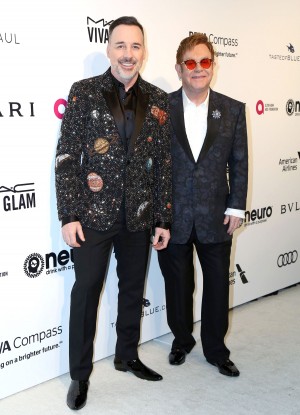 デヴィッド・ファーニッシュ＆エルトン・ジョン、LAで開催されたエルトン・ジョン・エイズ基金オスカーパーティーに出席