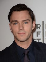ニコラス・ホルト、ヨルゴス・ランティモス監督の新作でエマ・ストーンと共演