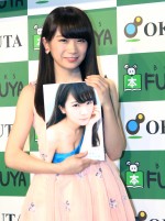 乃木坂46秋元真夏、ファースト写真集『真夏の気圧配置』発売記念お渡し会に登場