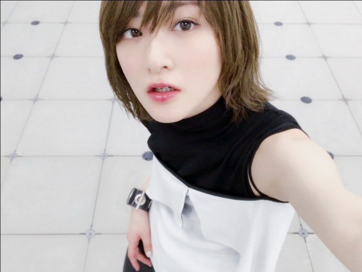 乃木坂46・生駒里奈、新MVビジュアルに前田希美がコメント「イケメンすぎて」 ※「生駒里奈」ブログ