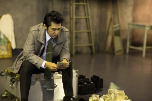 『銀と金』で切れ者の元東京地検特捜部検事を演じる、村上淳（第6話より）