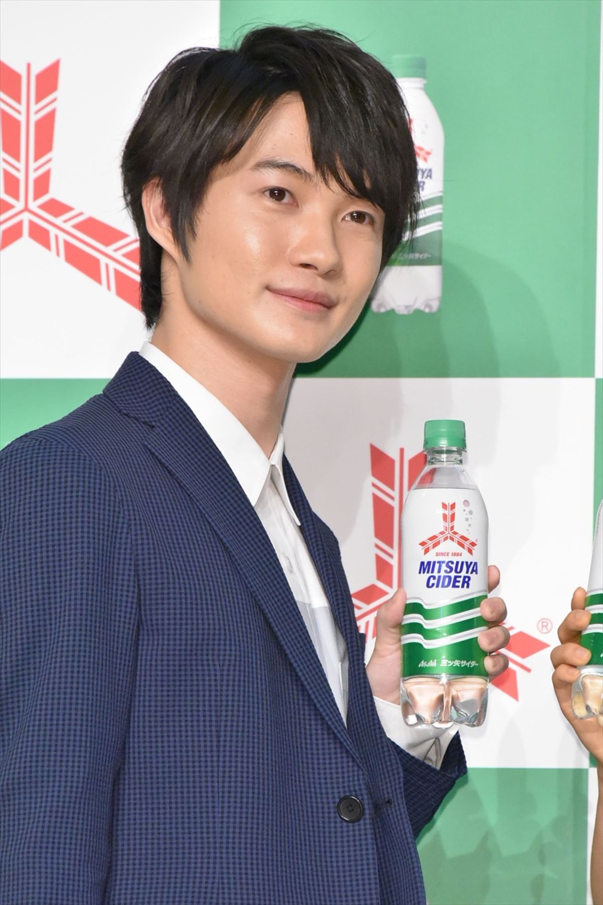 ボブヘアにイメチェンの芳根京子、「毎日楽しくて充実しています」と笑顔がキラリ