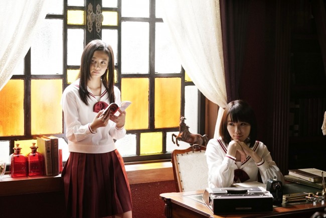 清水富美加&飯豊まりえW主演『暗黒女子』、本編冒頭13分がまるっと解禁!