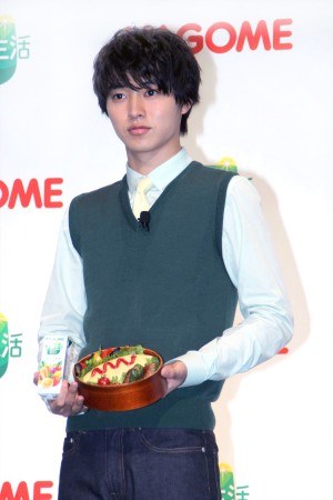 カゴメ 野菜生活新CM記者発表会に出席した、山崎賢人