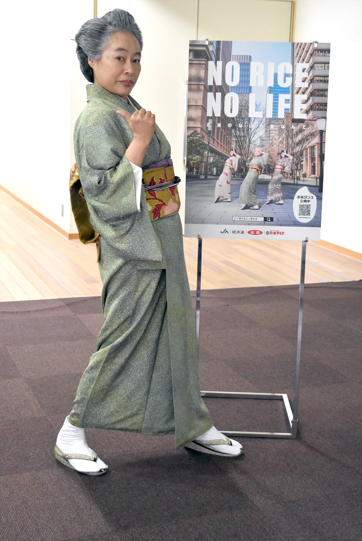 ブルーノ・マーズ絶賛のおばあちゃんダンサー、着物でキレッキレの「お米ダンス」披露