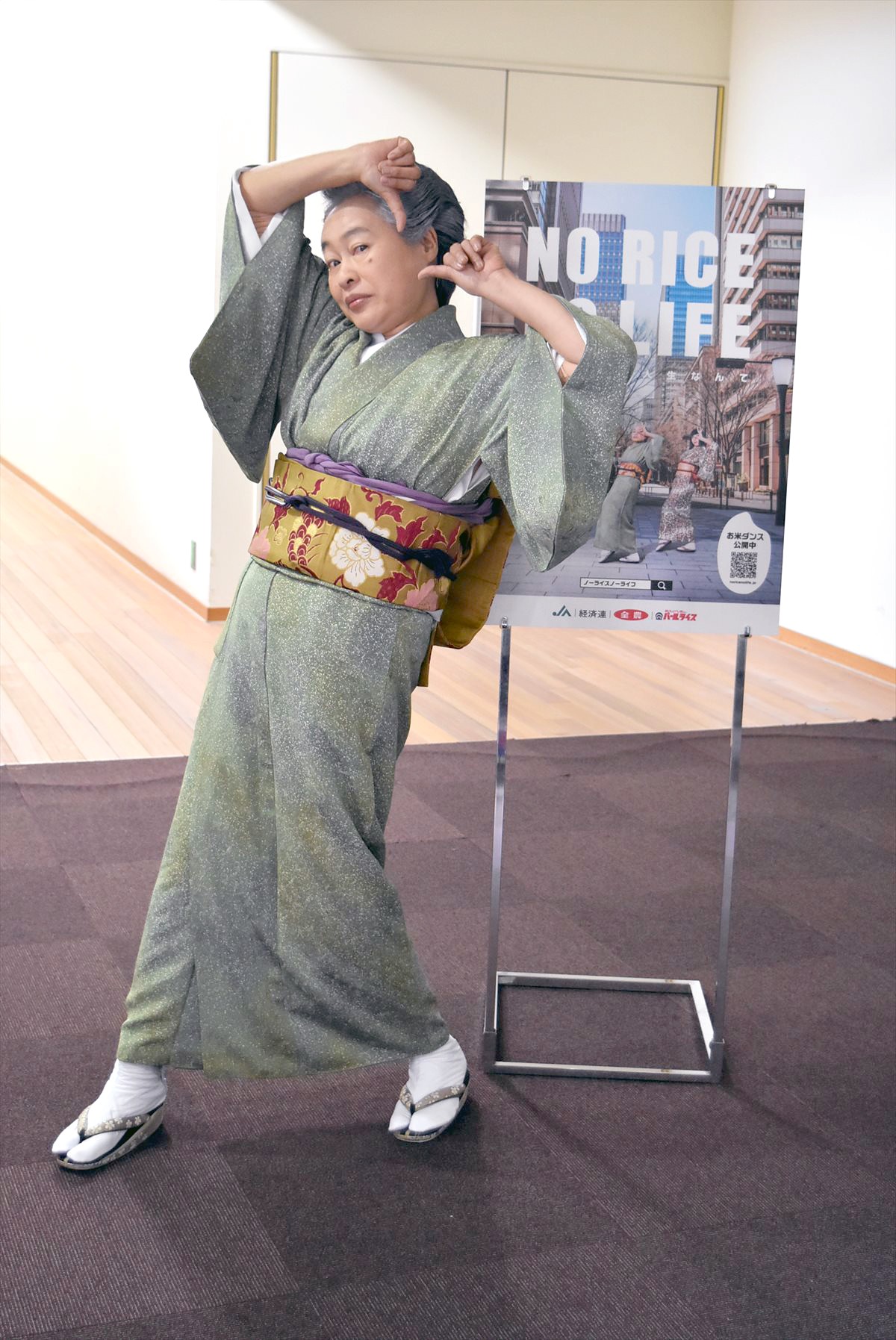 ブルーノ・マーズ絶賛のおばあちゃんダンサー、着物でキレッキレの「お米ダンス」披露