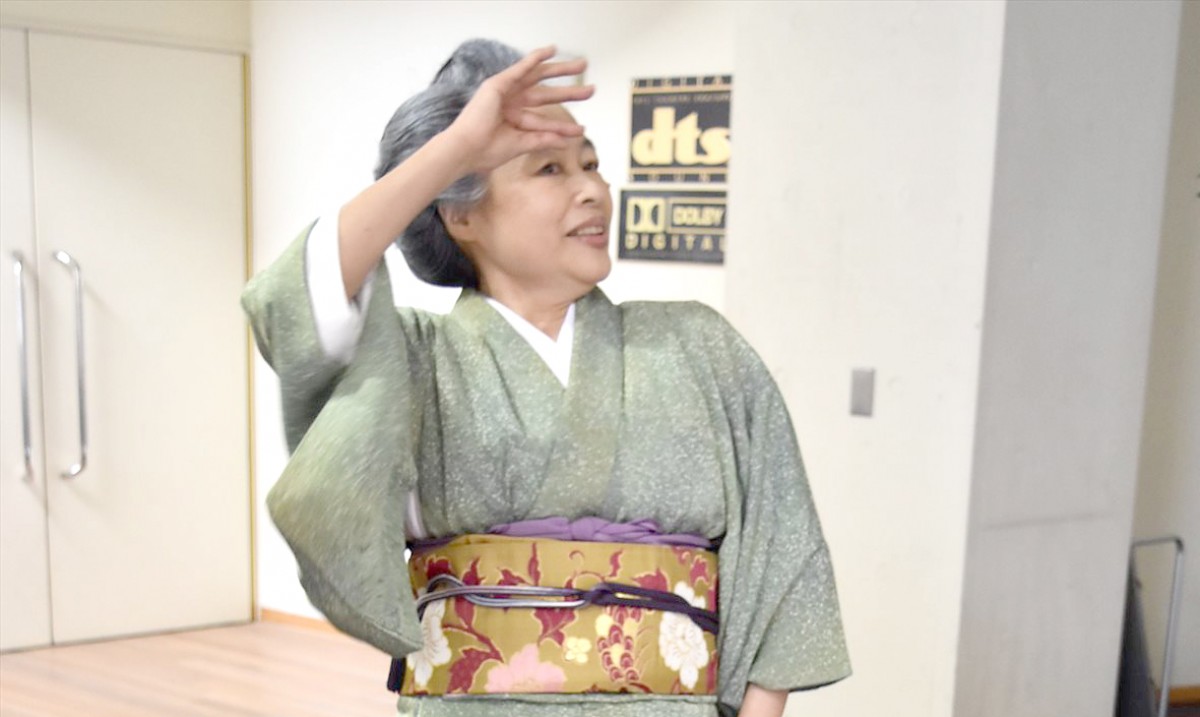 ブルーノ・マーズ絶賛のおばあちゃんダンサー、着物でキレッキレの「お米ダンス」披露