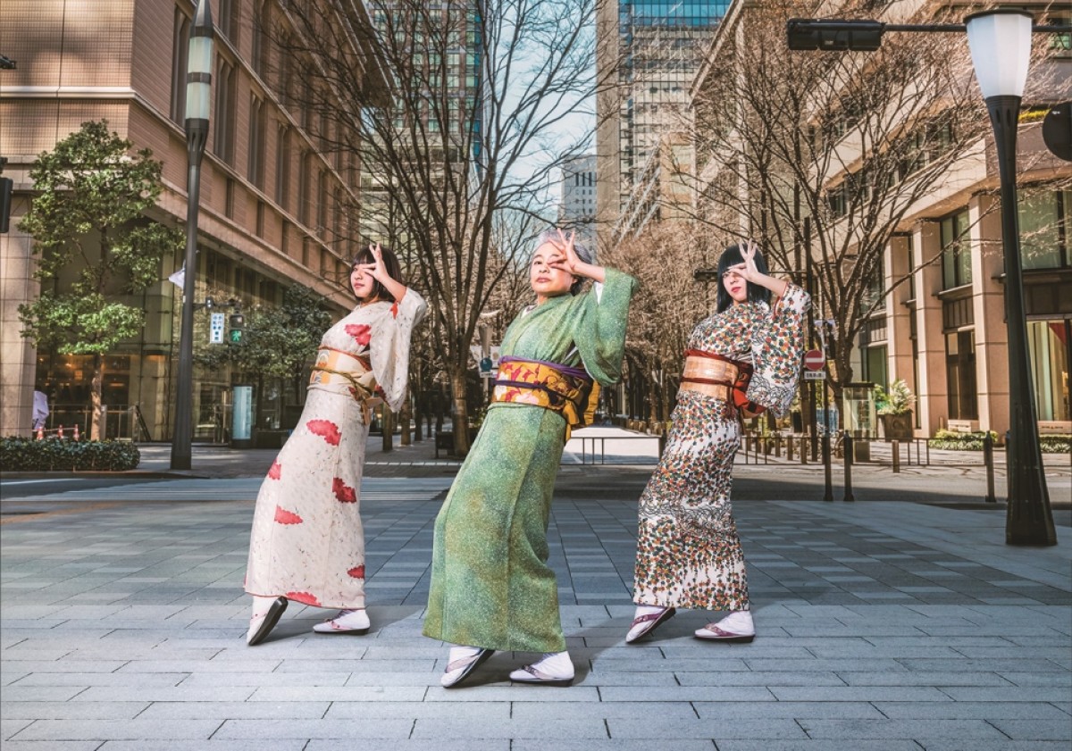 ブルーノ・マーズ絶賛のおばあちゃんダンサー、着物でキレッキレの「お米ダンス」披露