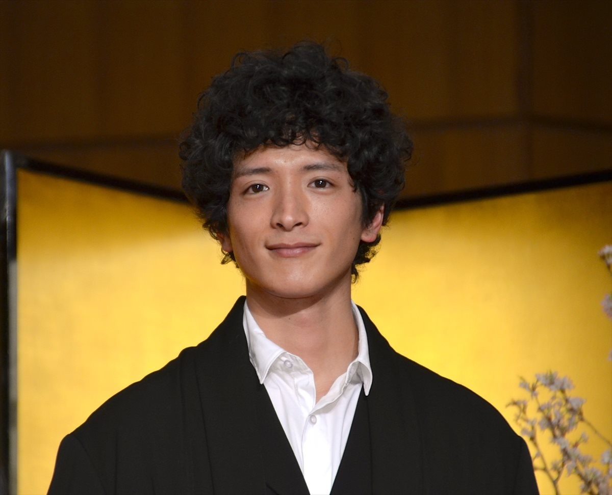 鈴木亮平、『蒲田行進曲』トリオ揃い踏みに感激！「共演できるとは思わなかった」