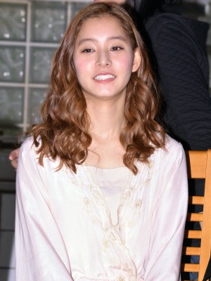新木優子、木ドラ25『100万円の女たち』取材会に出席