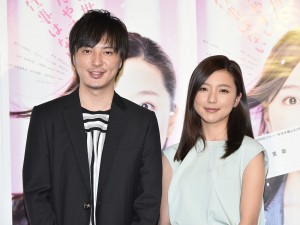 塚本高史＆真野恵里菜、『この世にたやすい仕事はない』試写会に出席