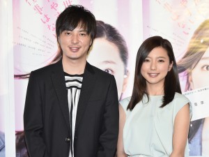 塚本高史＆真野恵里菜、『この世にたやすい仕事はない』試写会に出席