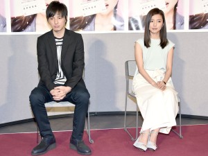 塚本高史＆真野恵里菜、『この世にたやすい仕事はない』試写会に出席