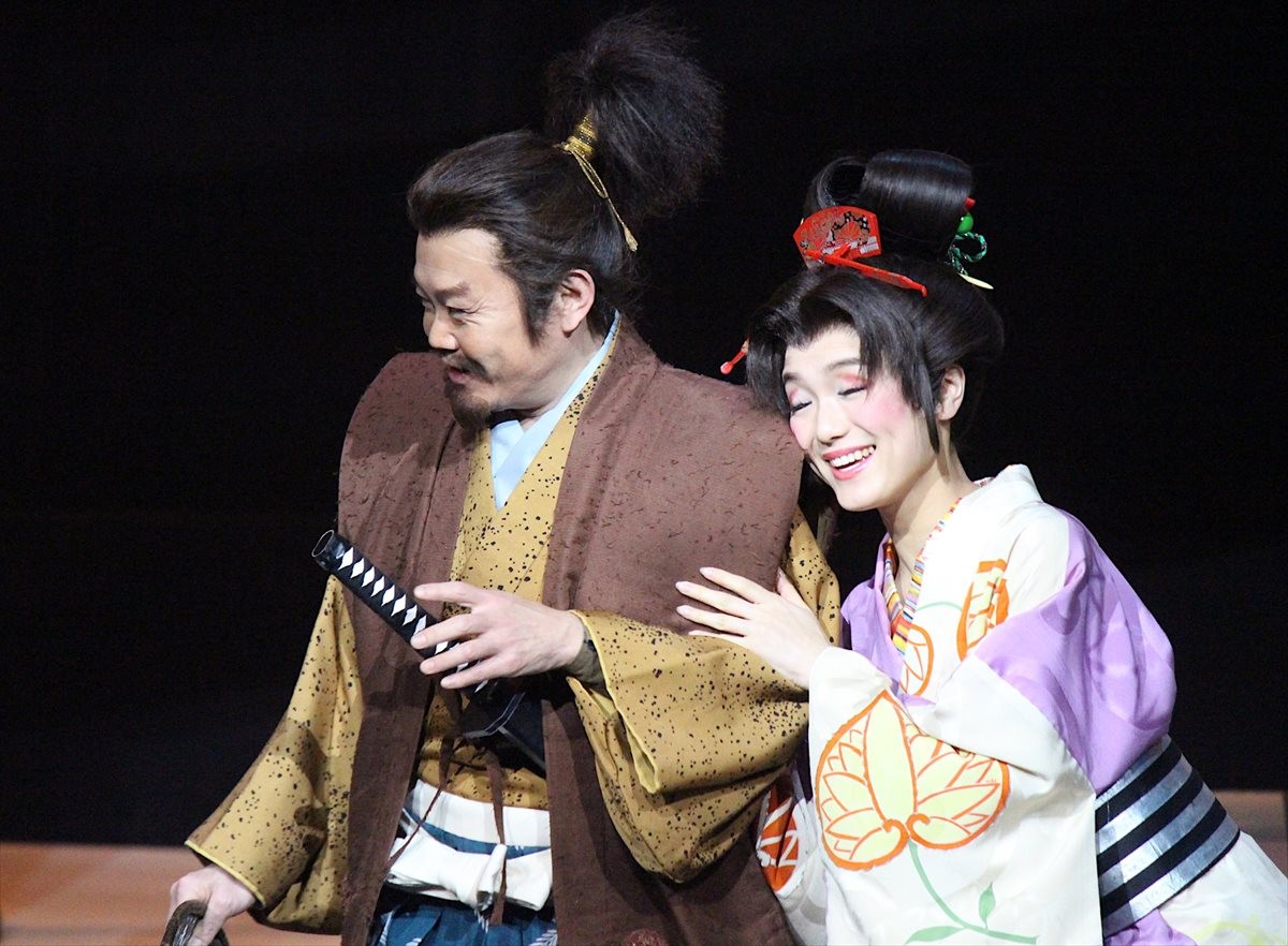小栗旬、『髑髏城の七人』開幕　「大きすぎる！」客席360度回転の新劇場に驚愕