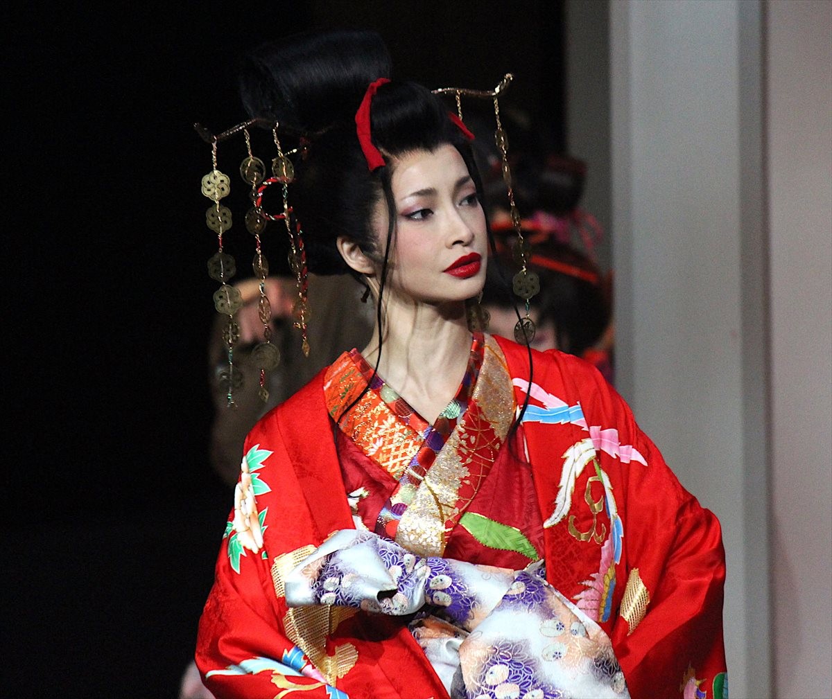 小栗旬、『髑髏城の七人』開幕　「大きすぎる！」客席360度回転の新劇場に驚愕