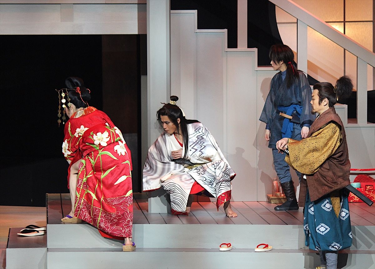 小栗旬、『髑髏城の七人』開幕　「大きすぎる！」客席360度回転の新劇場に驚愕