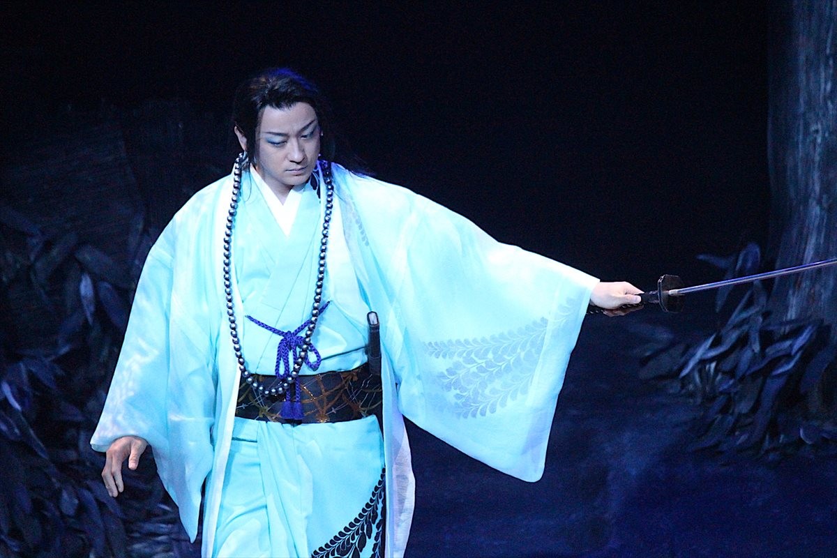 小栗旬、『髑髏城の七人』開幕　「大きすぎる！」客席360度回転の新劇場に驚愕